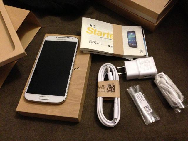 Selling Latest Samsung Galaxy S4 S IV i9500 16GB, BlackBerry Z10 , Apple iPhone 5 16GB (Factory Unlocked)