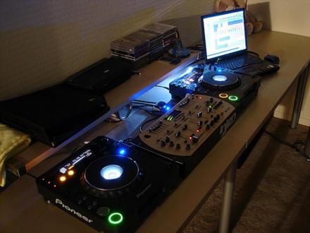 2x Pioneer CDJ-1000MK3 & 1x DJM-800 MIXER DJ PACKAGE + 1HDJ 2000 Headphones