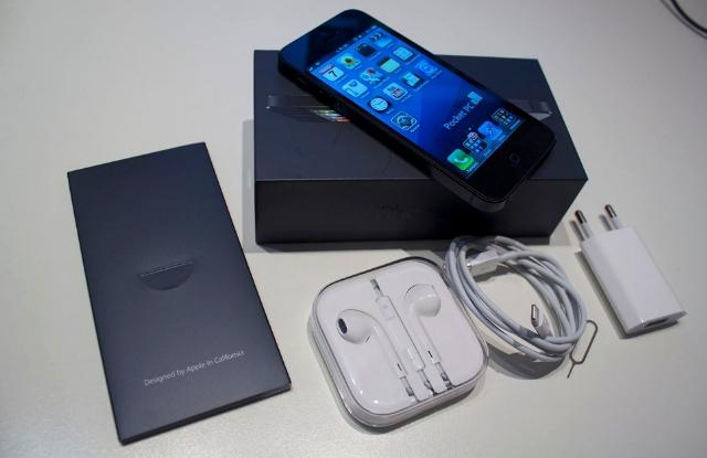 F/S :- Original Apple iphone 5 64gb Unlocked