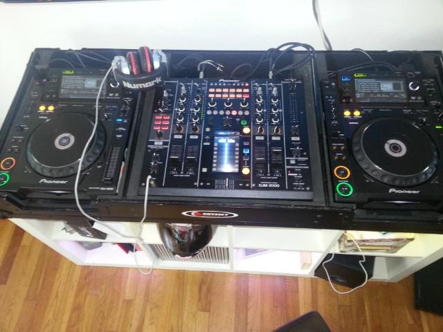 For Sale 2X Pioneer CDJ-2000 Turntable + DJM-2000 Mixer