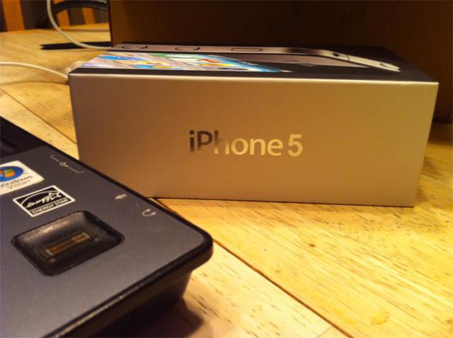 Offer (Buy 2 Get 1 free) : Brand New iPhone 5 16GB, 32GB And 64GB / Apple iPad 4