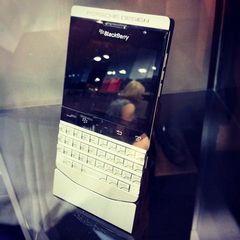 BlackBerry Porsche Design P9981 With arabic Keypad, And Special VIP PI