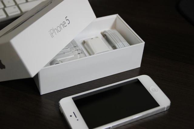 SPECIAL OFFER:Apple iPhone 5/Samsung Galaxy S3 (Buy 2 get 1 free)