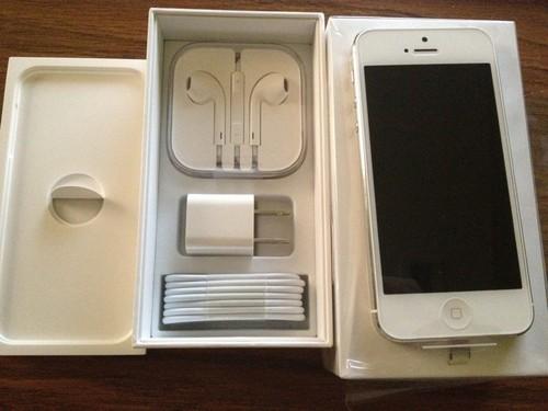 Apple - iPhone 5 with 64GB Memory Mobile Phone - White & Silver