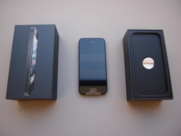 For sell brand new Apple iPhone 5 LTE 64 Gigabyte Black - $ 460