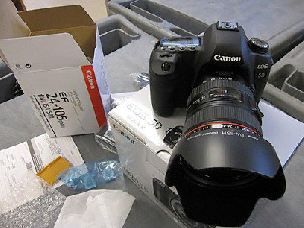 FOR SALE: Nikon 70-200 mm f/2.8G VR Lens, Canon 70 mm – 200 mm – F/2.8 Lens, Mark II-III $900