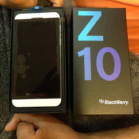 Apple iPad 4 WiFi+Cellular & Blackberry Z10 For Sale