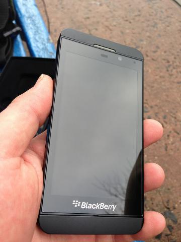New Blackberry Z10 & Apple ipad 4 with Retina Display for sale