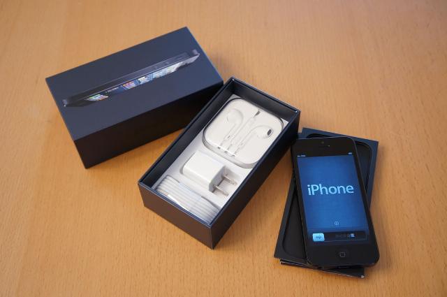 Buy 2 Apple iPhone 5 / 4S 32GB, iPad 3 64gb, Blackberry Porsche Or Samsung Galaxy S 3  Get 1