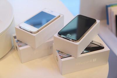 Discount Offer: Original iPhone 4S, HTC One X, Samsung Galaxy S3