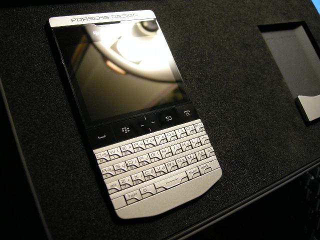 WTS:BLACKBERRY PORSCHE DESIGN P'9981 (SPECIAL PIN)