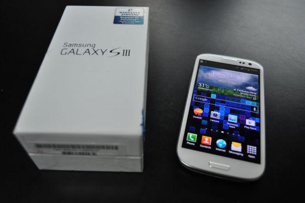 WTS :- Samsung Galaxy s4/s3 16gb white