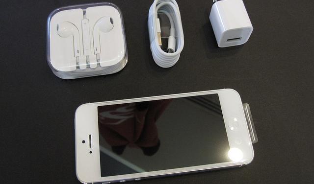 Buy Brand New Apple iPhone 5 16GB (White) Unlocked & Samsung Galaxy note II & blackberry Z10