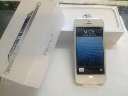 selling/Apple iphone 5 32GB