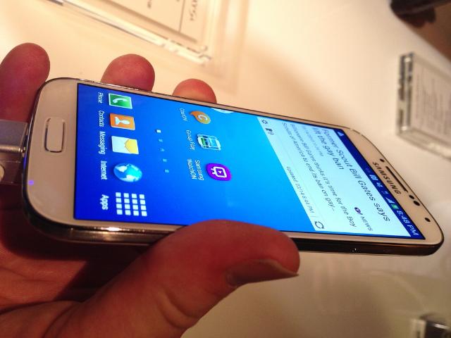 Selling Latest Samsung Galaxy S4 S IV i9500 16GB, BlackBerry Z10 , Apple iPhone 5 16GB (Factory Unlocked)