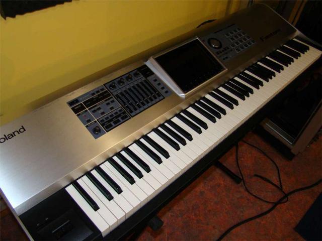 Yamaha Tyros 4 ,Korg Kronos 88,Korg Kronos 73