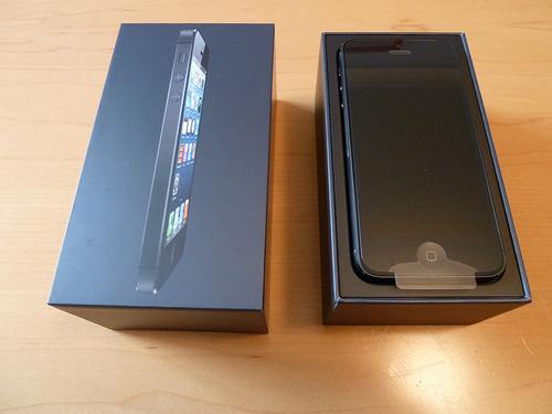 Buy 2 Get 1 Free Apple iPhone 5 64GB==$ 450USD